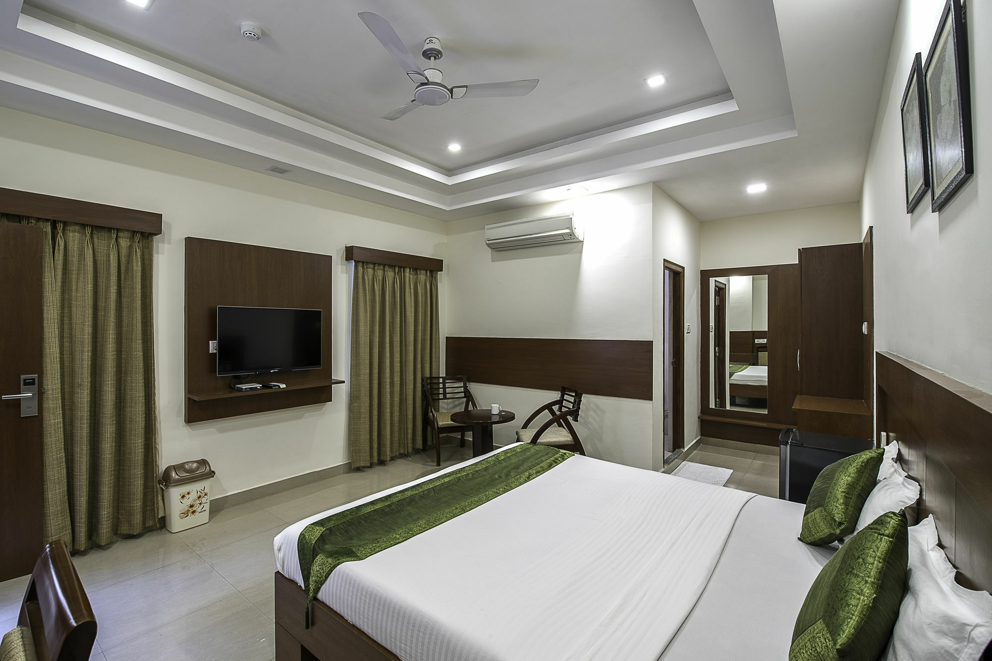 Treebo Trend Hotel Jp Plaza Nampally Hajdarabad Zewnętrze zdjęcie