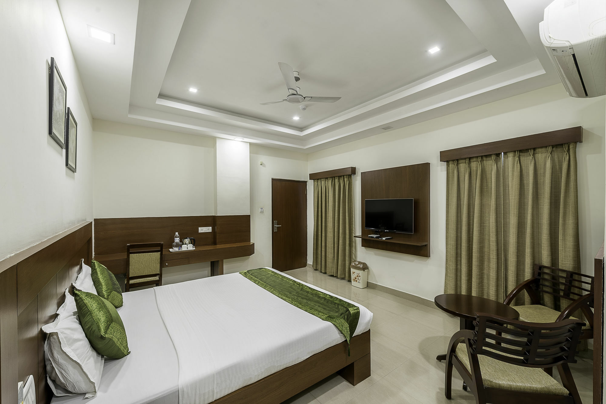 Treebo Trend Hotel Jp Plaza Nampally Hajdarabad Zewnętrze zdjęcie